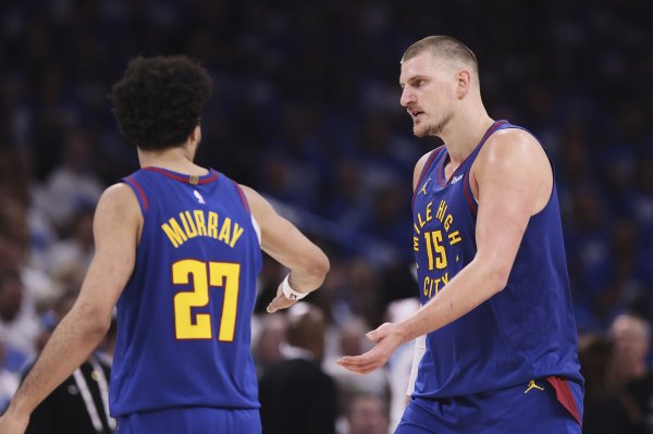 Phóng viên nổi tiếng: Jokic đứ