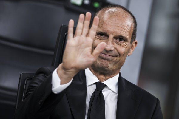 Allegri: Napoli vẫn là người đ